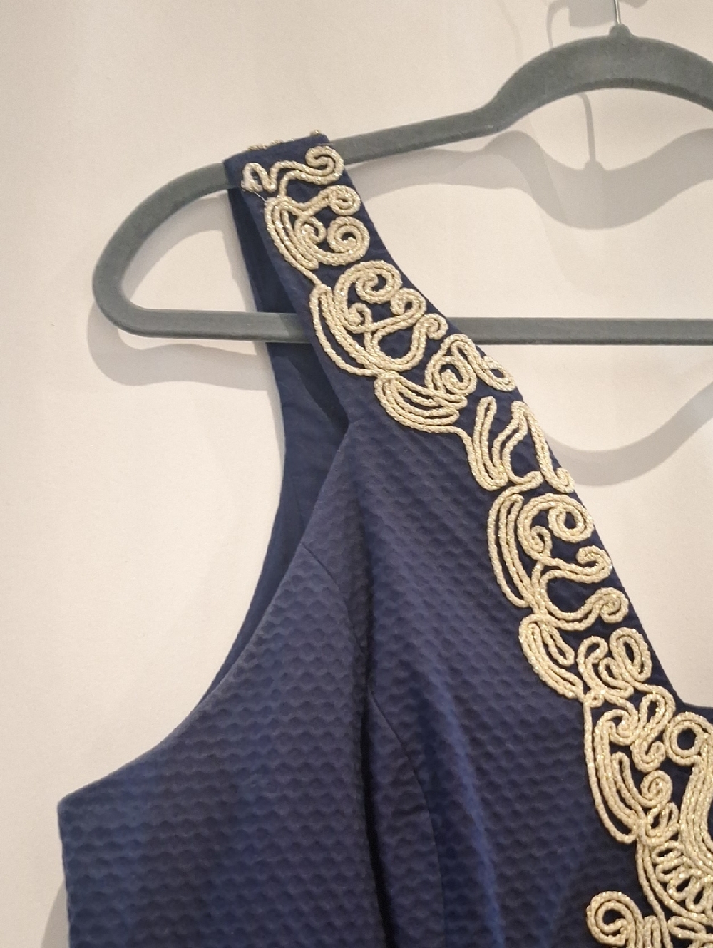 Lilly Pulitzer Navy Shift Dress with Gold Lace V-Neck Trim Size 16 - Picture 2 of 10